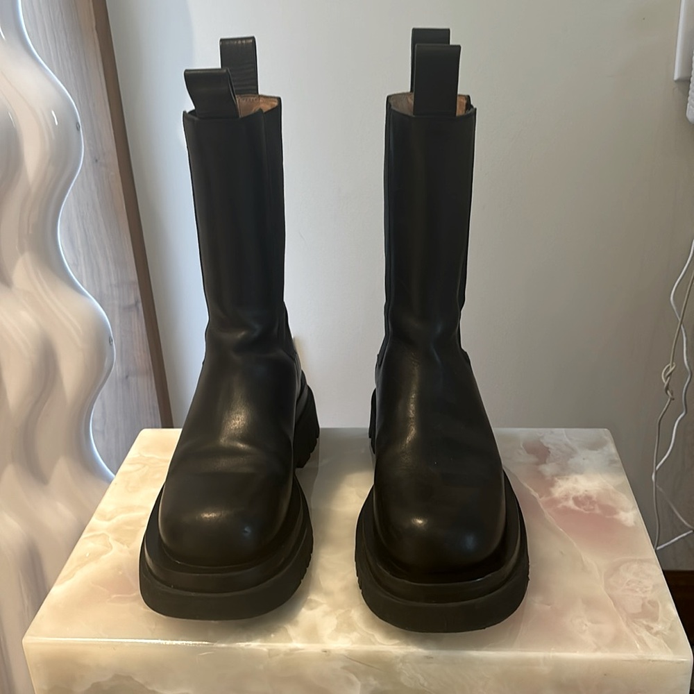 bottega veneta all black tire boots sz 36.5